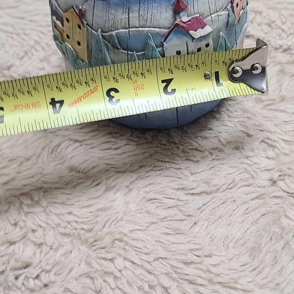 Jim Shore Heartwood Creek Snowman Figurine with Lantern, Winter's Light Figurine - Picture 7 of 15